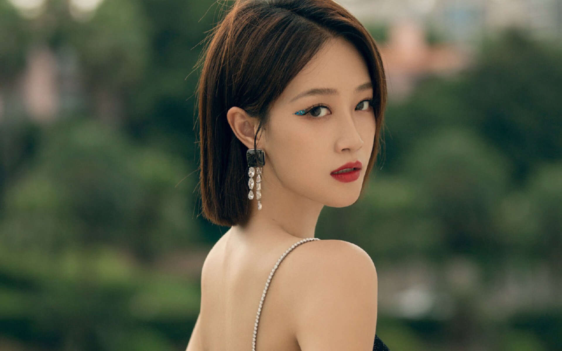 球队是否围绕场地空间变化设定多套推进策略,分析球队状态从哪里入手