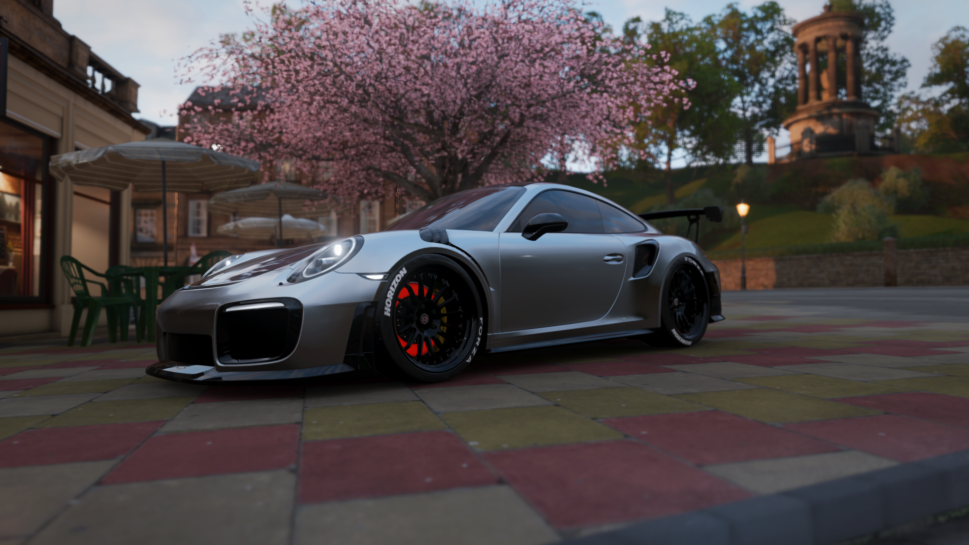 “马科斯·莫奇的传球与防守结合，推动阿根廷美洲狮队实现攻守兼备”